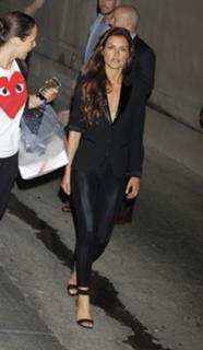 Hannah Ware feet photo thumbnail