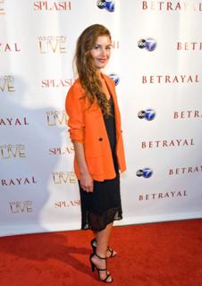 Hannah Ware feet photo thumbnail