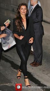 Hannah Ware feet photo thumbnail