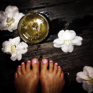 Hannah Ware feet photo thumbnail