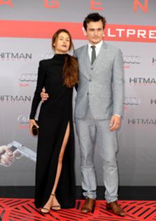 Hannah Ware feet photo thumbnail