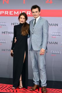 Hannah Ware feet photo thumbnail