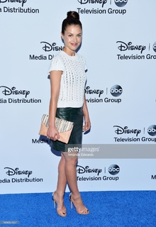 Hannah Ware feet photo thumbnail
