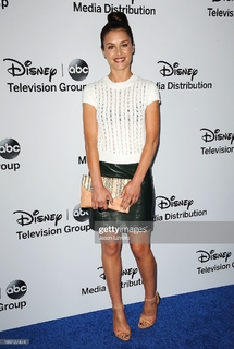 Hannah Ware feet photo thumbnail