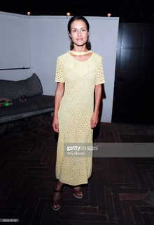 Hannah Ware feet photo thumbnail