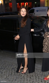 Hannah Ware feet photo thumbnail