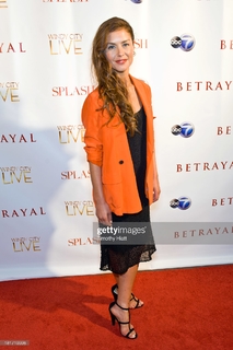 Hannah Ware feet photo thumbnail