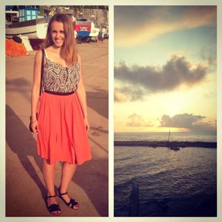 Hannah Witton feet photo 2