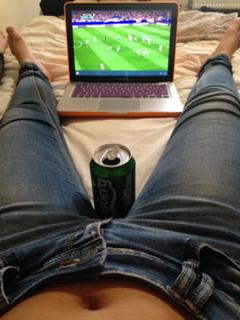 Hannah Witton feet photo 11