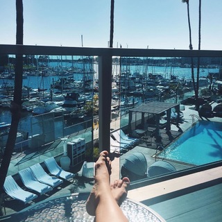 Hannah Witton feet photo 3