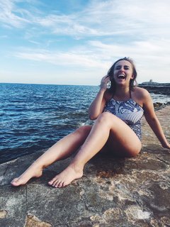 Hannah Witton feet photo 20