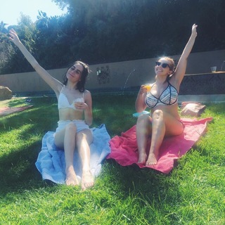 Hannah Witton feet photo 13