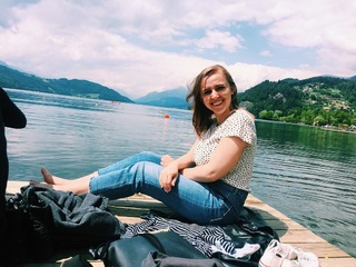 Hannah Witton feet photo 8