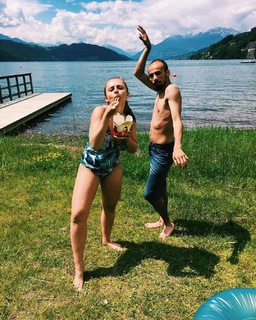 Hannah Witton feet photo 7