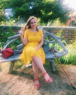 Hannah Witton feet photo 2