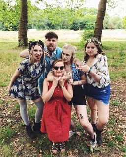 Hannah Witton feet photo 18