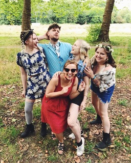 Hannah Witton feet photo 17