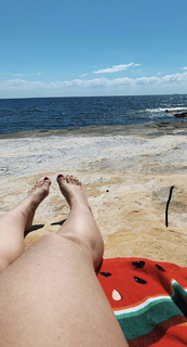 Hannah Witton feet photo 10