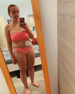 Hannah Witton feet photo 4