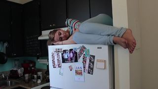 Hannah Witton feet photo 1
