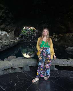 Hannah Witton feet photo 1