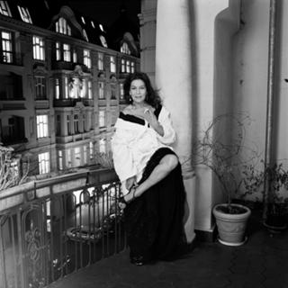 Hannelore Elsner feet photo thumbnail