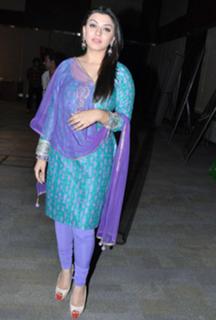 Hansika Motwani feet photo thumbnail