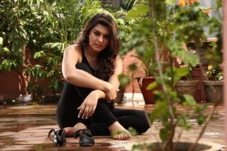 Hansika Motwani feet photo thumbnail