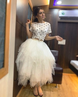 Hansika Motwani feet photo thumbnail