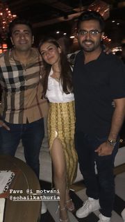 Hansika Motwani feet photo thumbnail
