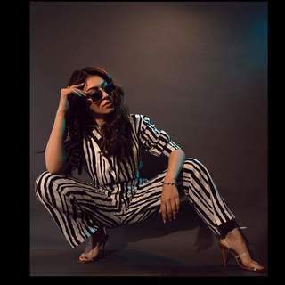 Hansika Motwani feet photo thumbnail