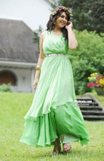 Hansika Motwani feet photo thumbnail