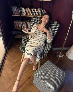 Hansika Motwani feet photo thumbnail