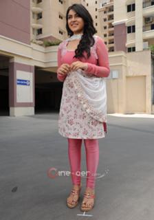 Hansika Motwani feet photo thumbnail