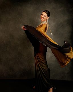 Hansika Motwani feet photo thumbnail