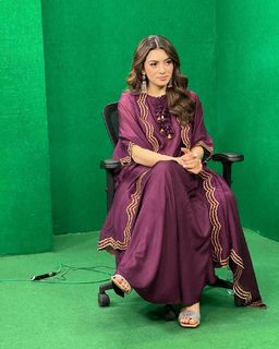 Hansika Motwani feet photo thumbnail