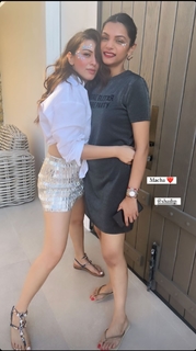 Hansika Motwani feet photo thumbnail