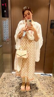 Hansika Motwani feet photo thumbnail