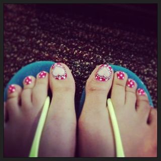 Hansika Motwani feet photo thumbnail
