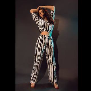 Hansika Motwani feet photo thumbnail