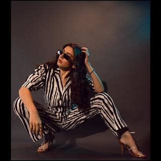 Hansika Motwani feet photo thumbnail