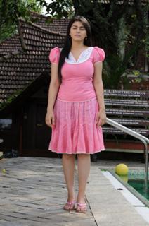 Hansika Motwani feet photo thumbnail