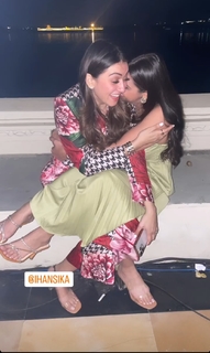 Hansika Motwani feet photo thumbnail