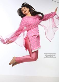 Hansika Motwani feet photo thumbnail