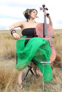 Hansika Motwani feet photo thumbnail