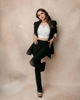 Hansika Motwani feet photo thumbnail