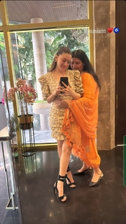 Hansika Motwani feet photo thumbnail