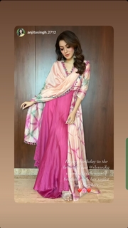 Hansika Motwani feet photo thumbnail