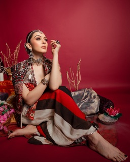 Hansika Motwani feet photo thumbnail