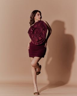 Hansika Motwani feet photo thumbnail